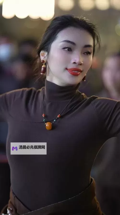 藏族夜色美女直播：璀璨星空下的迷人风韵图1