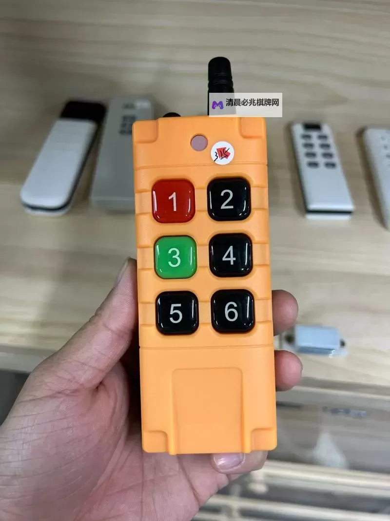 在办公室捡到老师的遥控器:意外的发现引发的奇妙故事图1