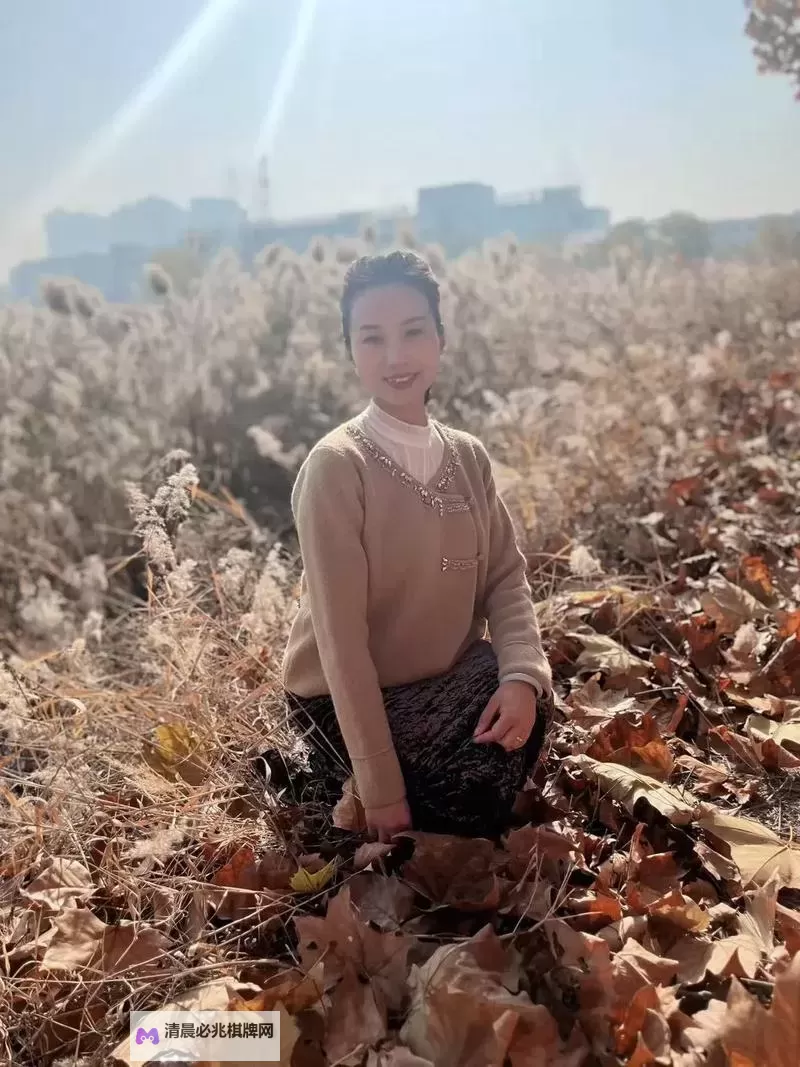 五月伊人婷婷：春光中的柔情与绮丽图1