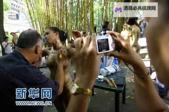 探索极限之美:最大胆女人体艺术的视觉盛宴图1