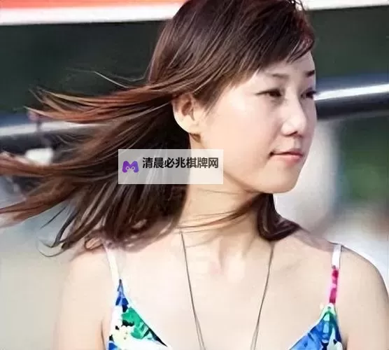 张筱雨魅惑之美:细腻光影下的风情诱惑图1