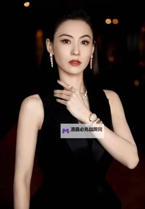 张柏芝优雅黑天鹅大片,好美如梦令人陶醉图1