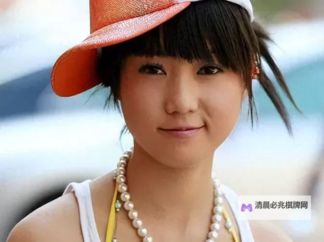 探索极限:最大胆女人体艺术的非凡魅力图1