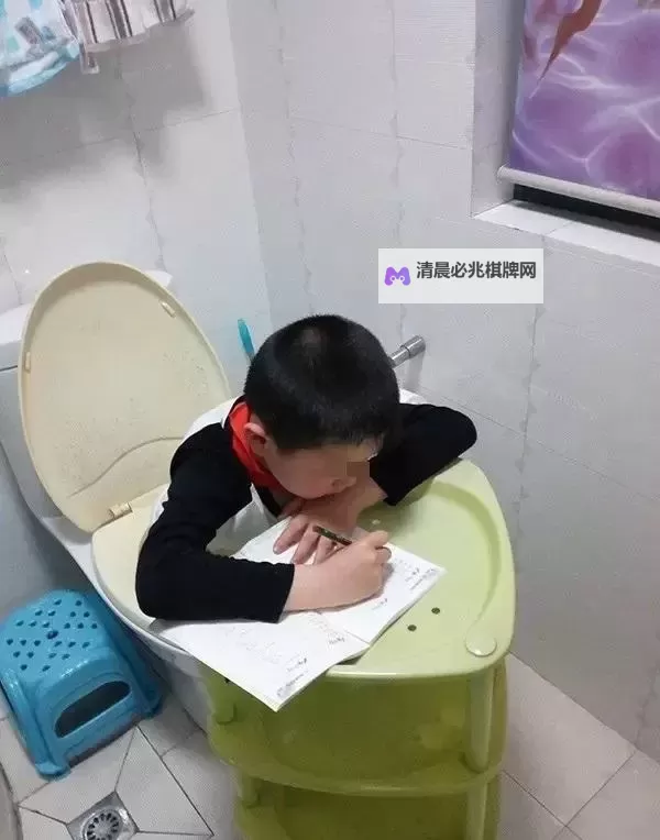 在紫到发黑的木棒上写作业在线:奇幻场景中的学习时光图1