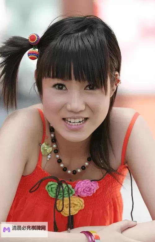 最大胆人体艺术摄影:光影之间的轮廓与灵魂的对话图1