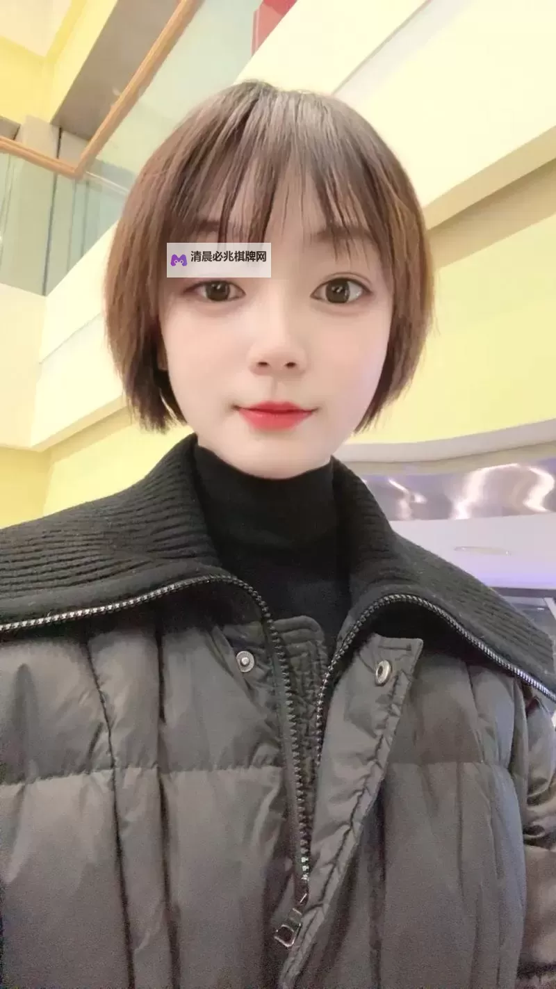 有比我更漂亮的人吗——镜子里的自我对话与成长之路图1